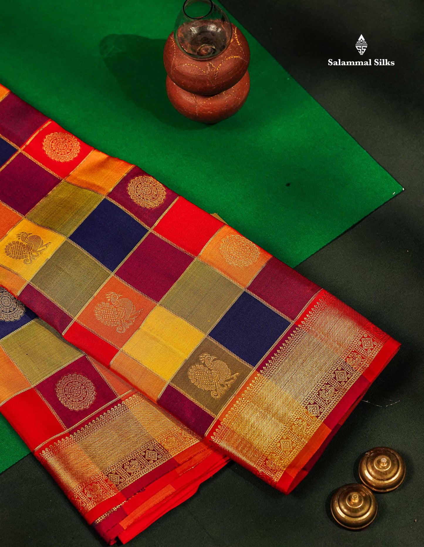Pure Kanjivaram Silk Saree - Paalum Pazham Checks With Chakaram & Mayil Butta Along With Traditional Border