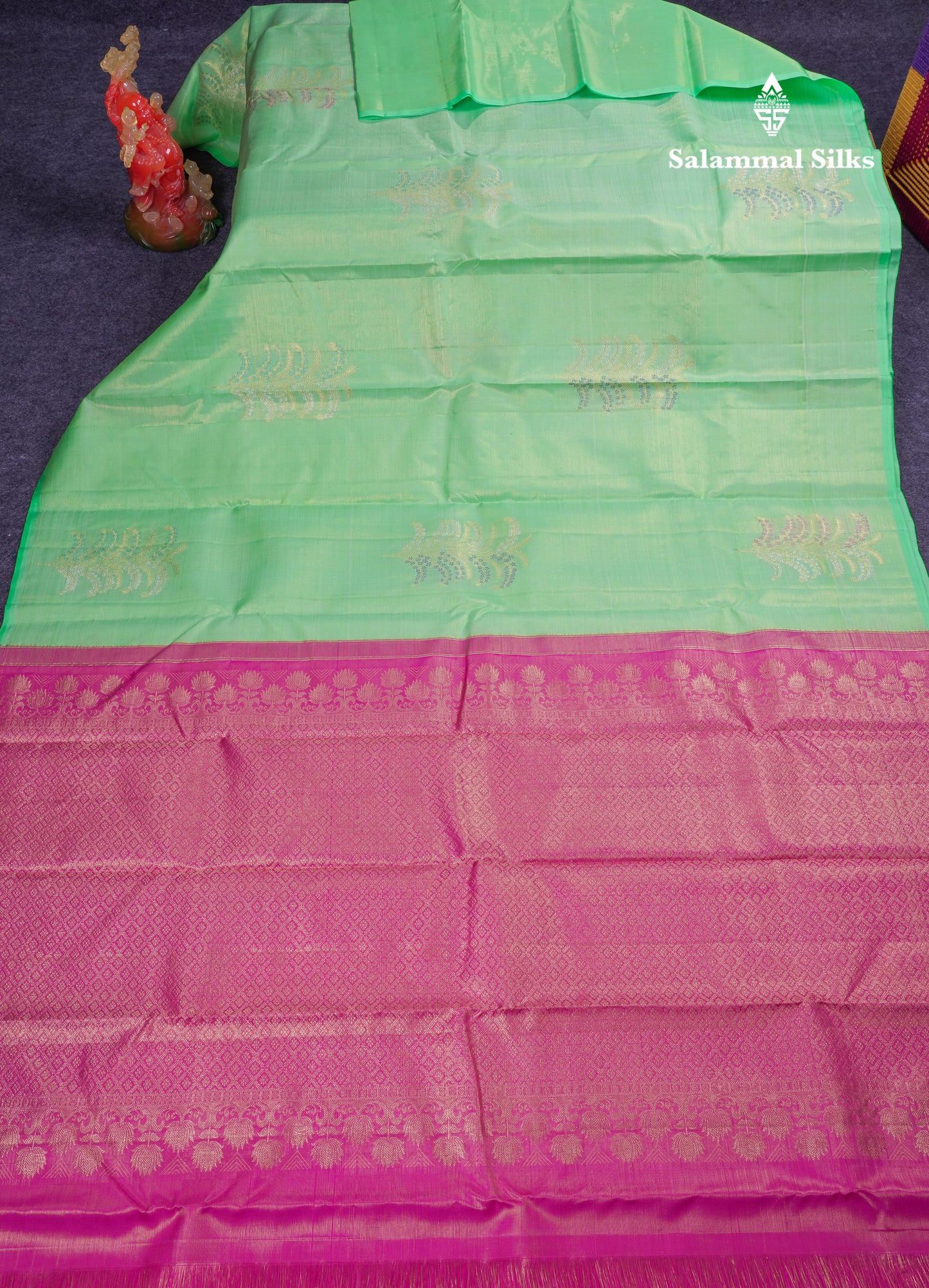 Beautiful Parrot Green Vaira Oosi Fancy Pure Kanjivaram Silk Saree With Contrast Pink Blouse