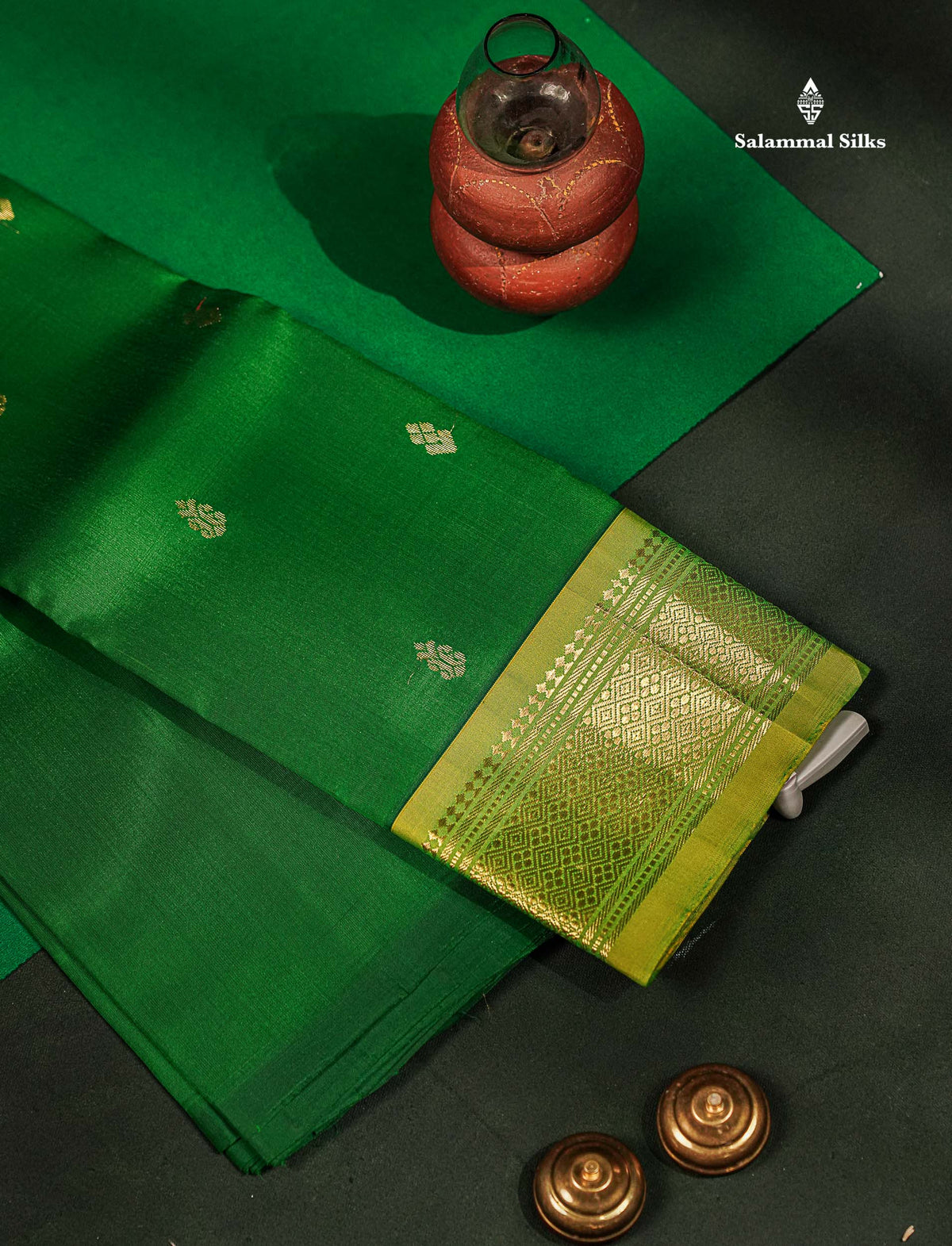 Beautiful Bottle Green Pure Kanjivaram Silk Saree With Contrast Parrot Green One Side Traditional Border