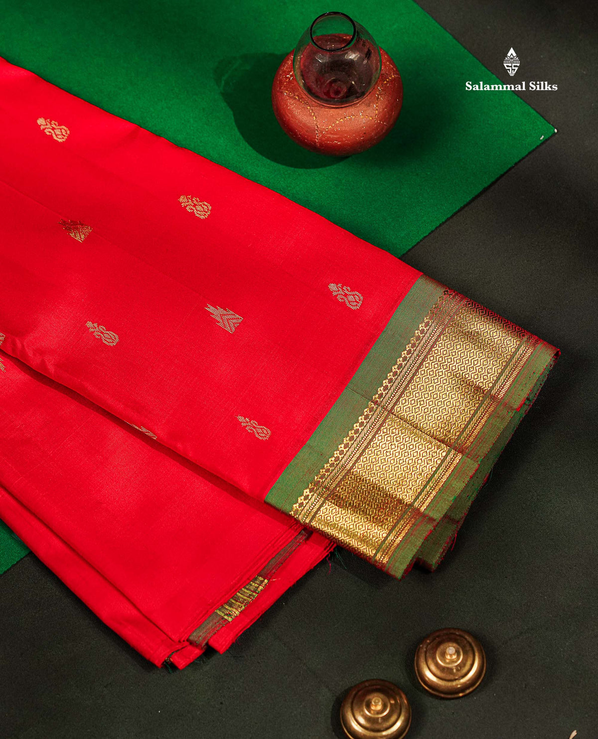 One Side Border Pure Silk Saree - Chilly Red Zari Butta With Contrast Dual Tone Green Traditional Border