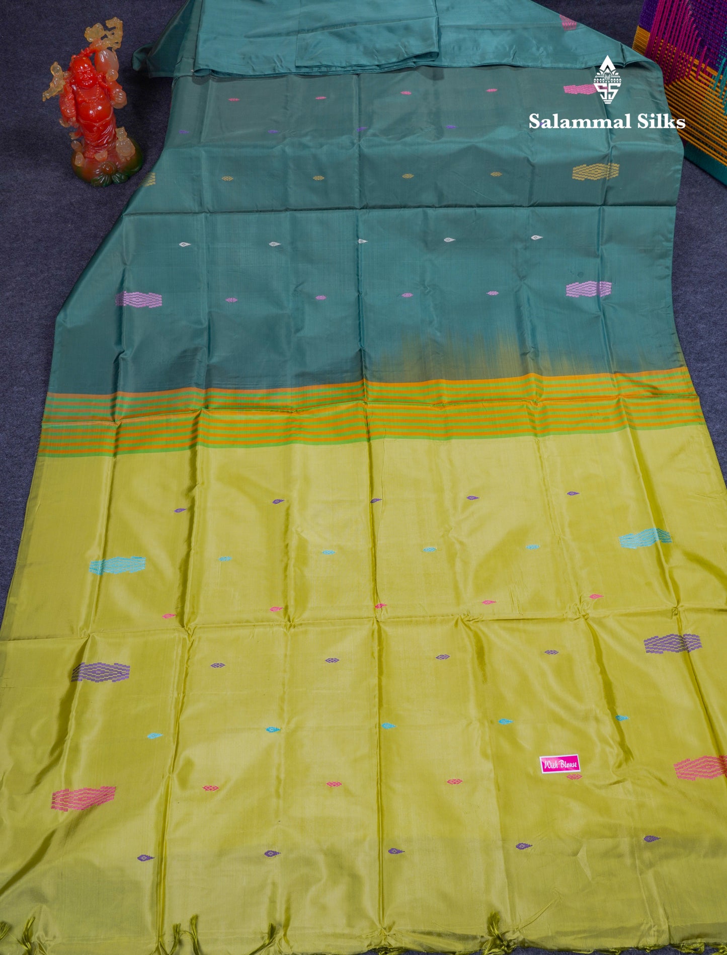 Green Shade Thread work Buttas Banana Pinth Saree (Vaazhainaar Pattu) With Contrast Parrot Green Blouse