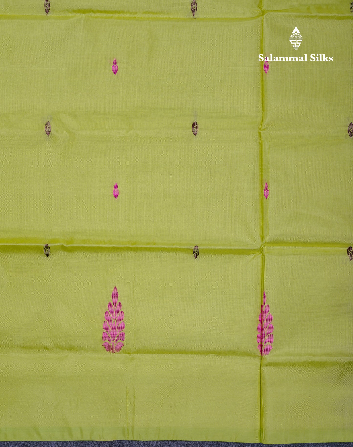 Light Parrot Green Thread work Buttas Banana Pinth Saree (Vaazhainaar Pattu) With Contrast Dark Violet Blouse