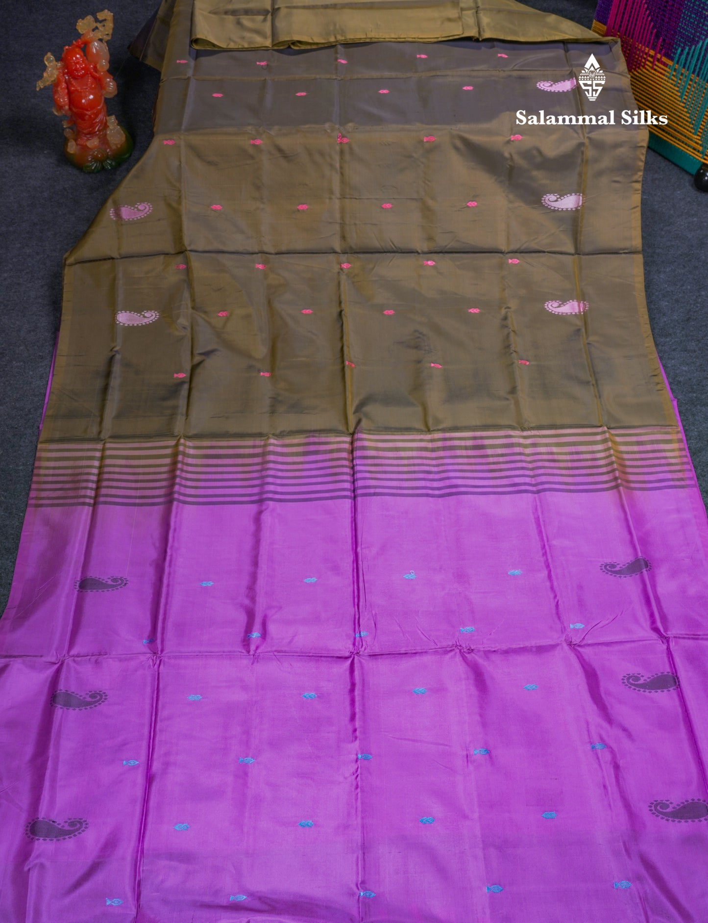 Pink Thread work Buttas Banana Pinth Saree (Vaazhainaar Pattu) With Contrast Violet Blouse