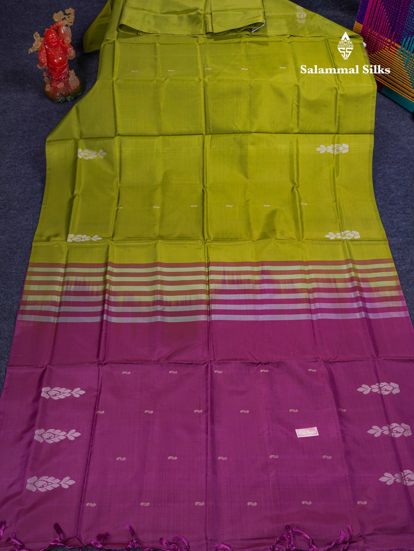 Parrot Green Thread work Buttas Banana Pinth Saree (Vaazhainaar Pattu) With Contrast Magenat Blouse