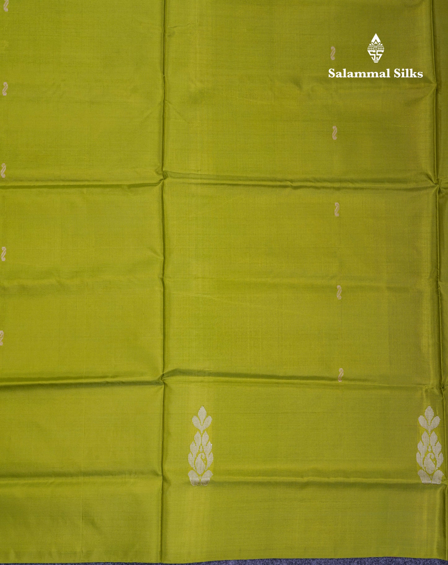 Parrot Green Thread work Buttas Banana Pinth Saree (Vaazhainaar Pattu) With Contrast Magenat Blouse