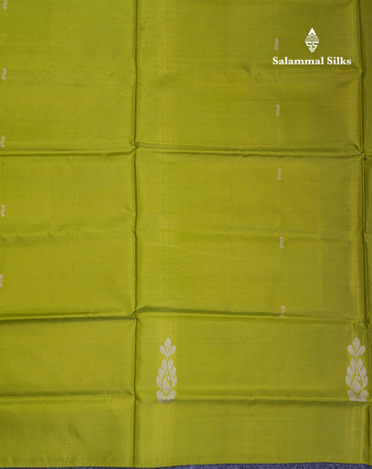 Parrot Green Thread work Buttas Banana Pinth Saree (Vaazhainaar Pattu) With Contrast Magenat Blouse