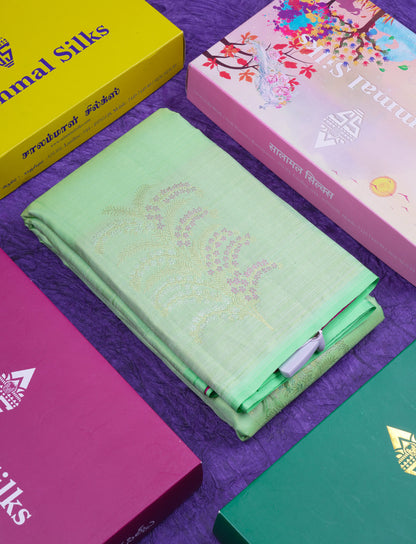 Beautiful Parrot Green Vaira Oosi Fancy Pure Kanjivaram Silk Saree With Contrast Pink Blouse