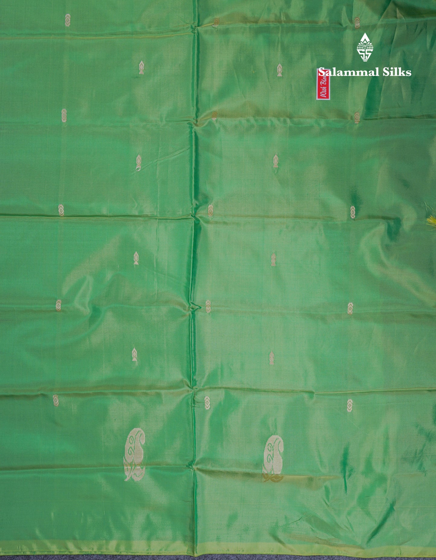 Magenta Pink Thread work Buttas Banana Pinth Saree (Vaazhainaar Pattu) With Contrast Parrot Green Blouse