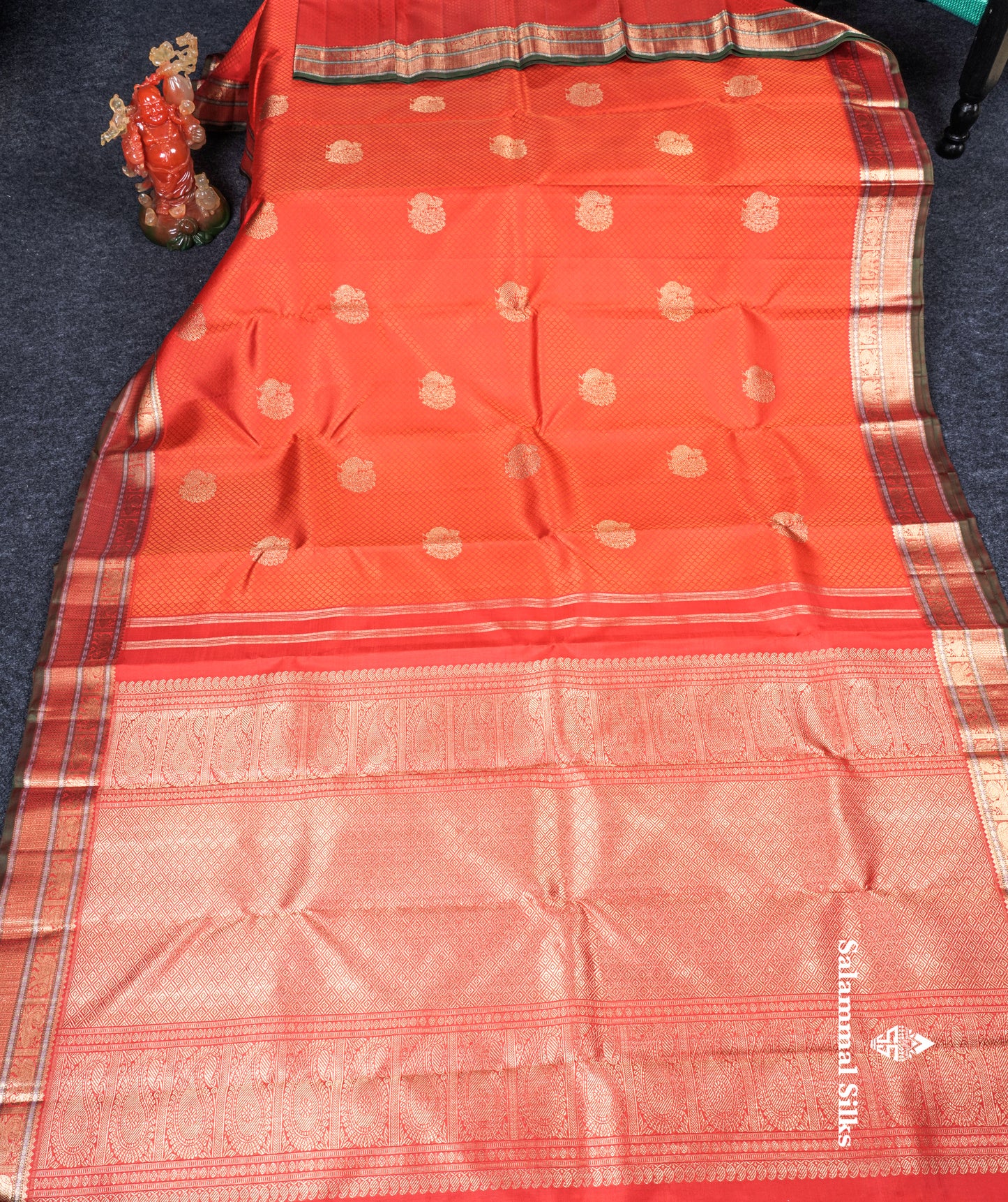 Red Beautiful Emboss Design Bridal Pure Kanjivaram Silk Saree Pure Zari with Traditional Zari Butta Border