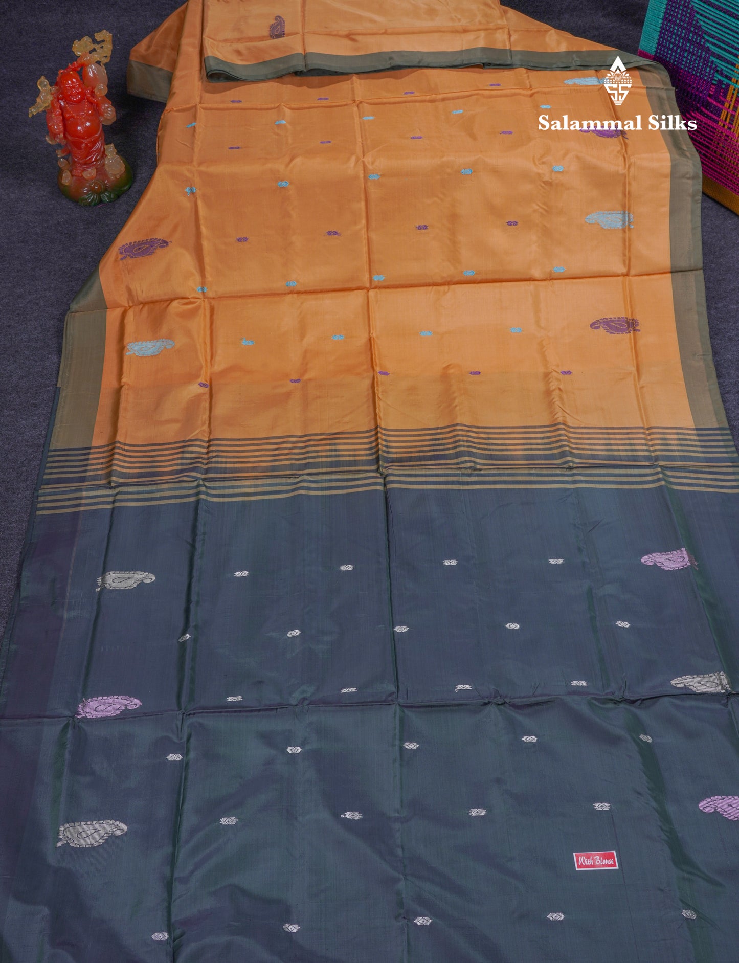 Sandal Thread work Buttas Banana Pinth Saree (Vaazhainaar Pattu) With Contrast Bottle Green Blouse