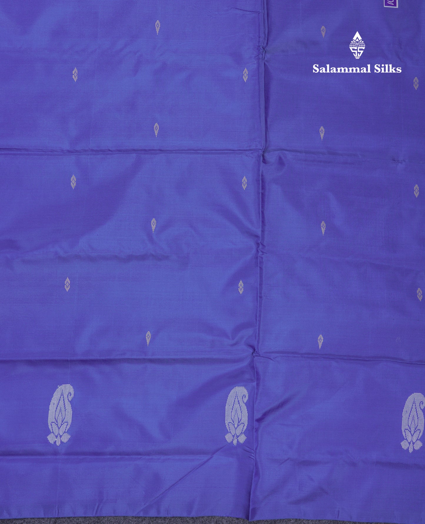 Elephant Grey Thread work Buttas Banana Pinth Saree (Vaazhainaar Pattu) With Contrast Navy Blue Blouse