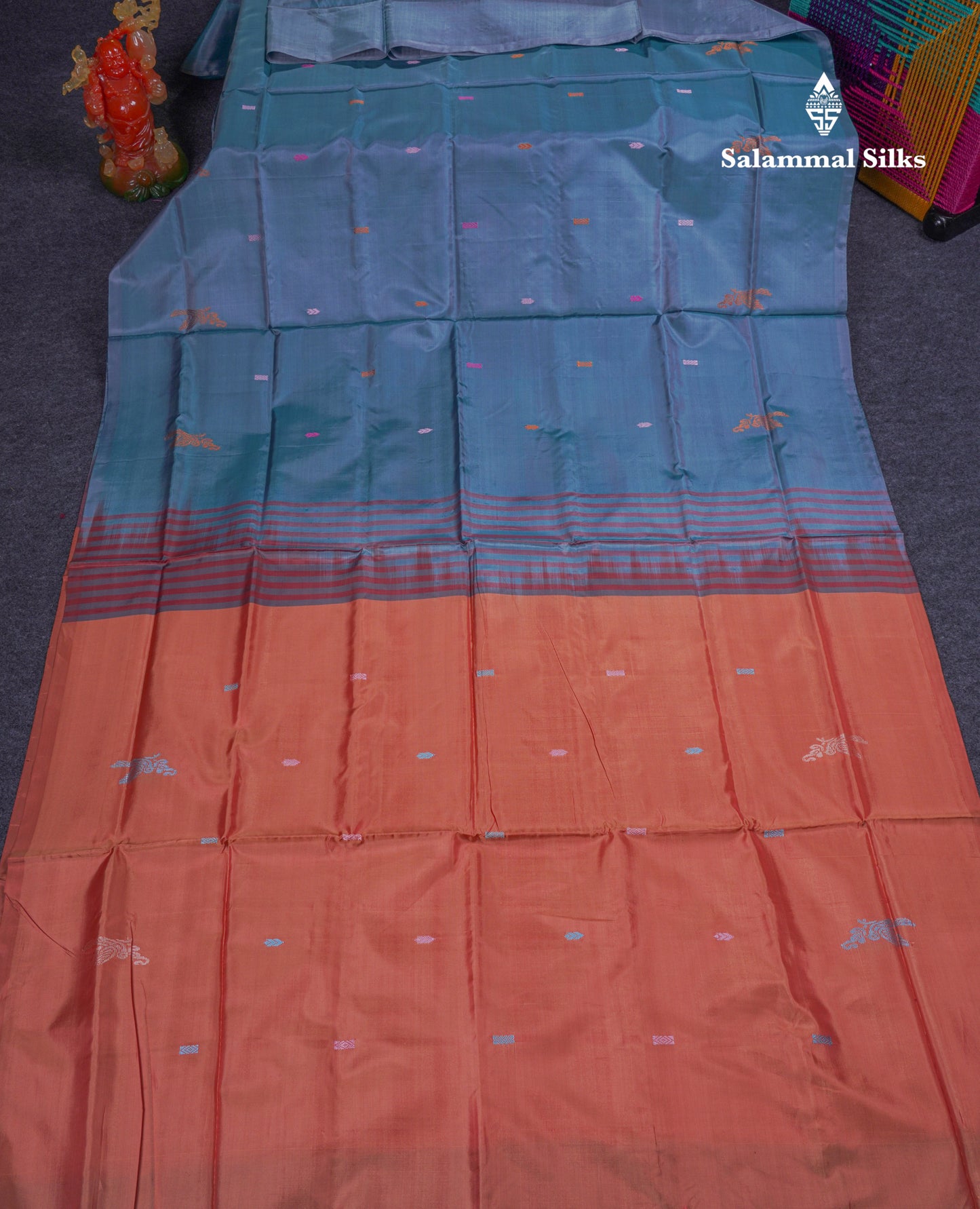 Light Blue Thread work Buttas Banana Pinth Saree (Vaazhainaar Pattu) With Contrast Dark Peach Blouse