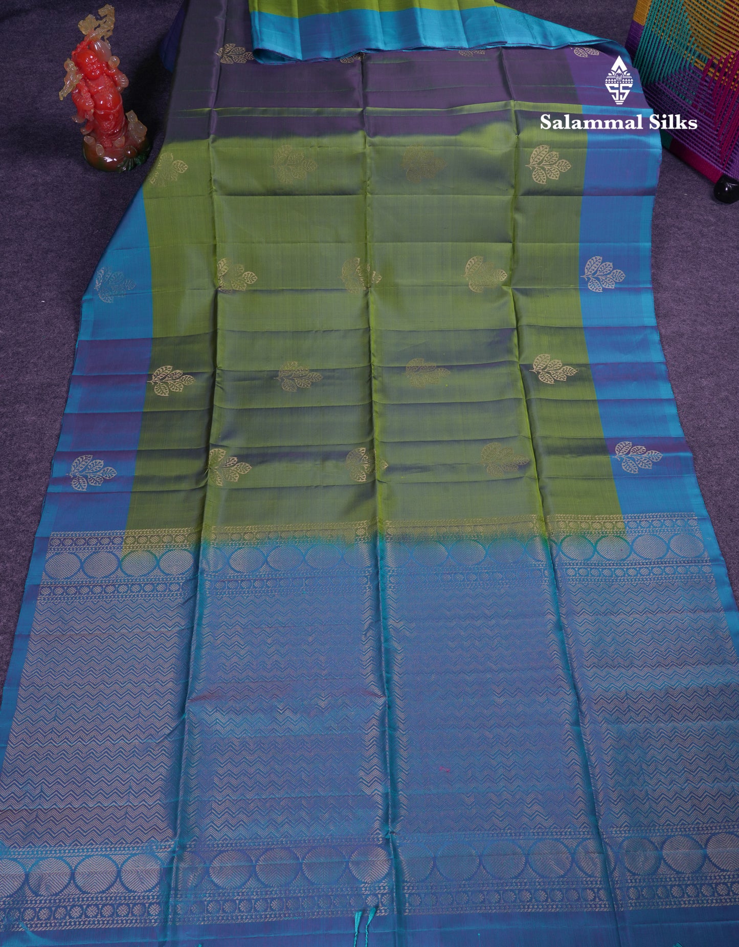 Beautiful Green PureMix Kanjivaram Soft Silk Saree With Contrast Dual Tone Peacock Blue Fancy Border