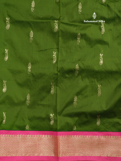 9.5 Yards Semi Silk Saree Chilly Red with Contrast Bottle Green Border