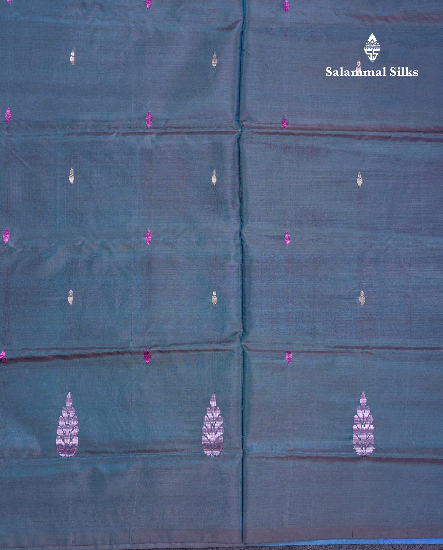 Dual Tone Blue Thread work Buttas Banana Pinth Saree (Vaazhainaar Pattu) With Contrast Blue Blouse