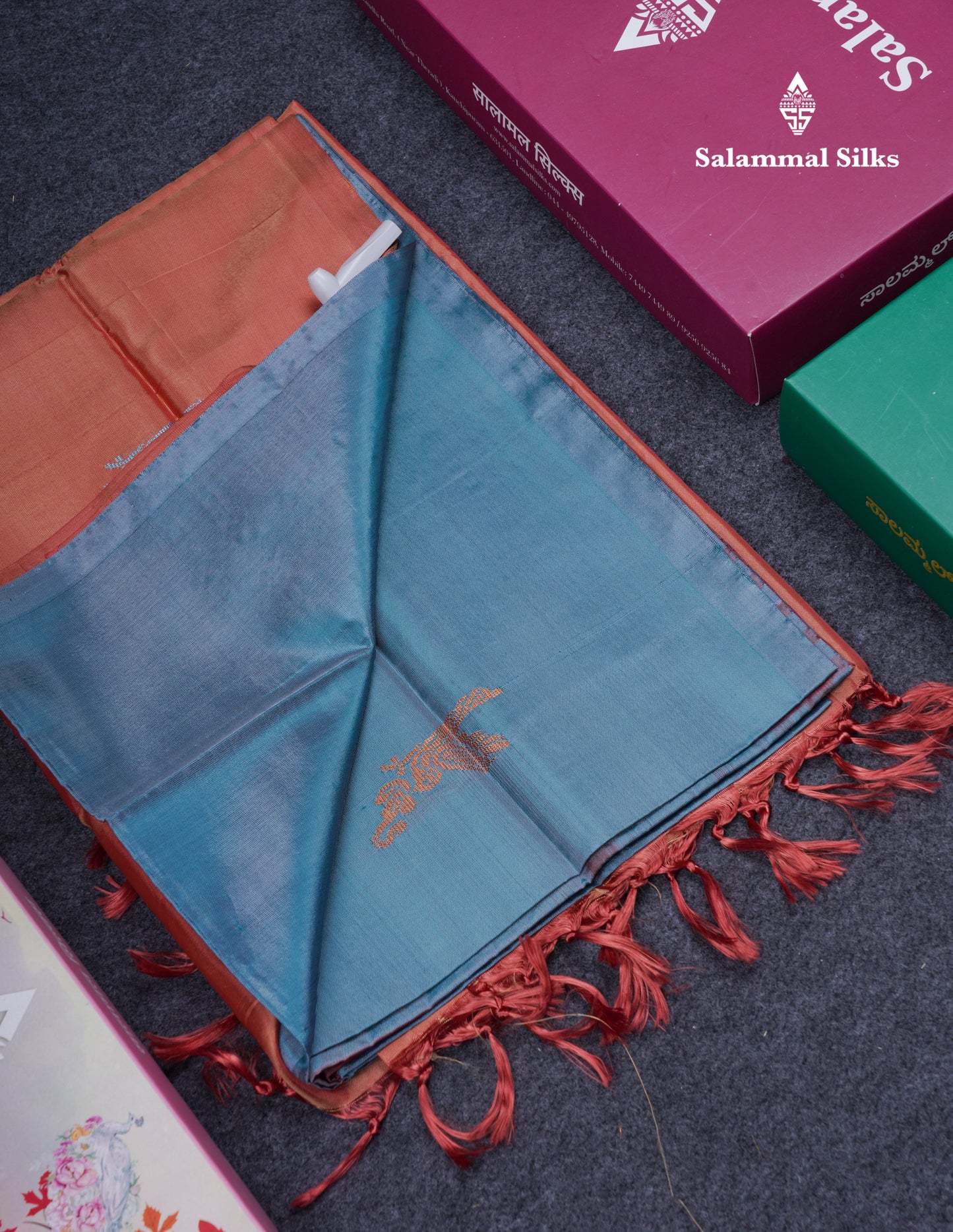 Light Blue Thread work Buttas Banana Pinth Saree (Vaazhainaar Pattu) With Contrast Dark Peach Blouse