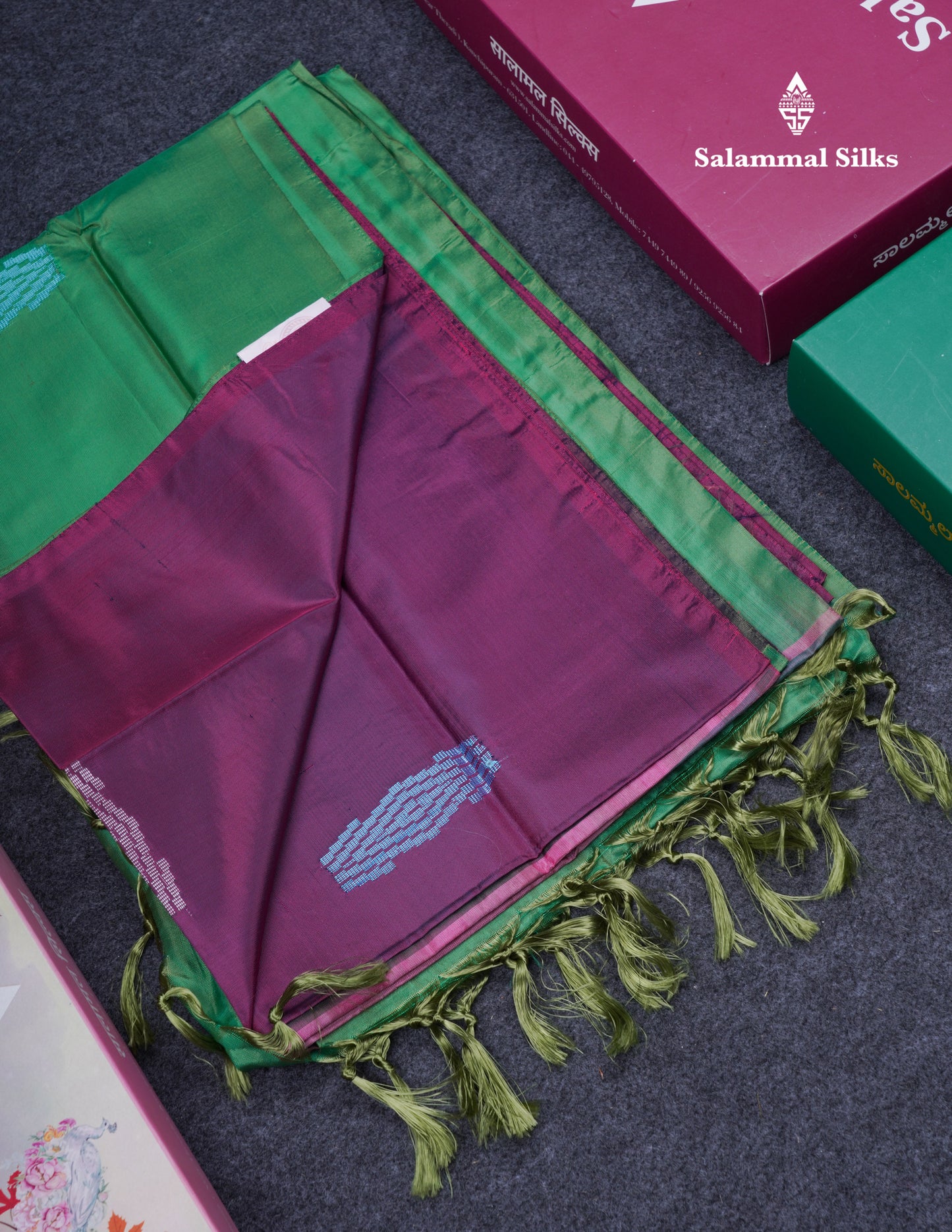 Magenta Thread work Buttas Banana Pinth Saree (Vaazhainaar Pattu) With Contrast Saffire Green Blouse