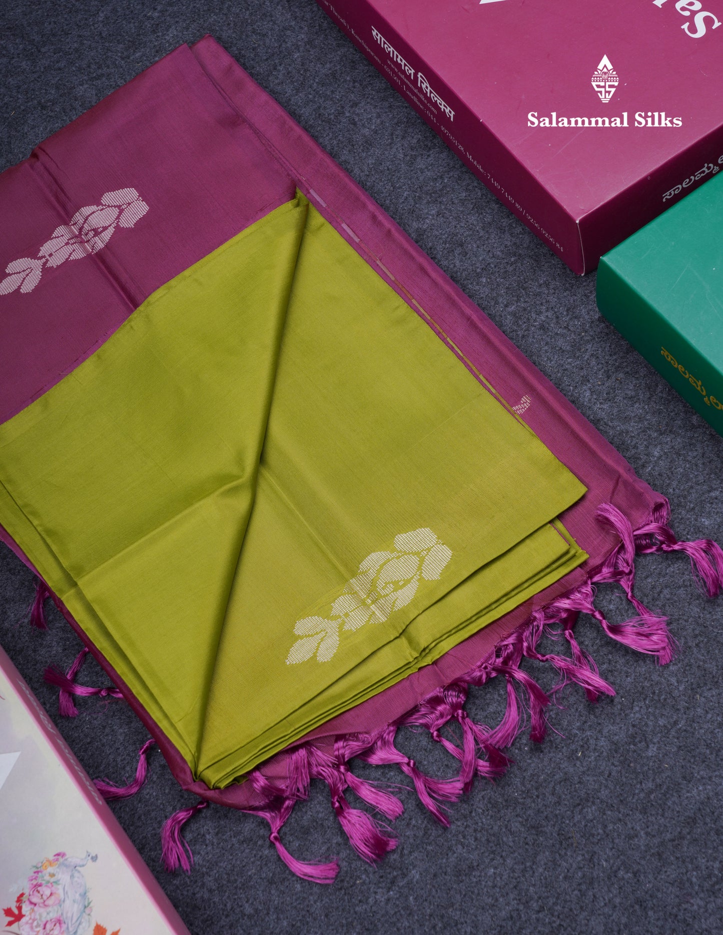 Parrot Green Thread work Buttas Banana Pinth Saree (Vaazhainaar Pattu) With Contrast Magenat Blouse