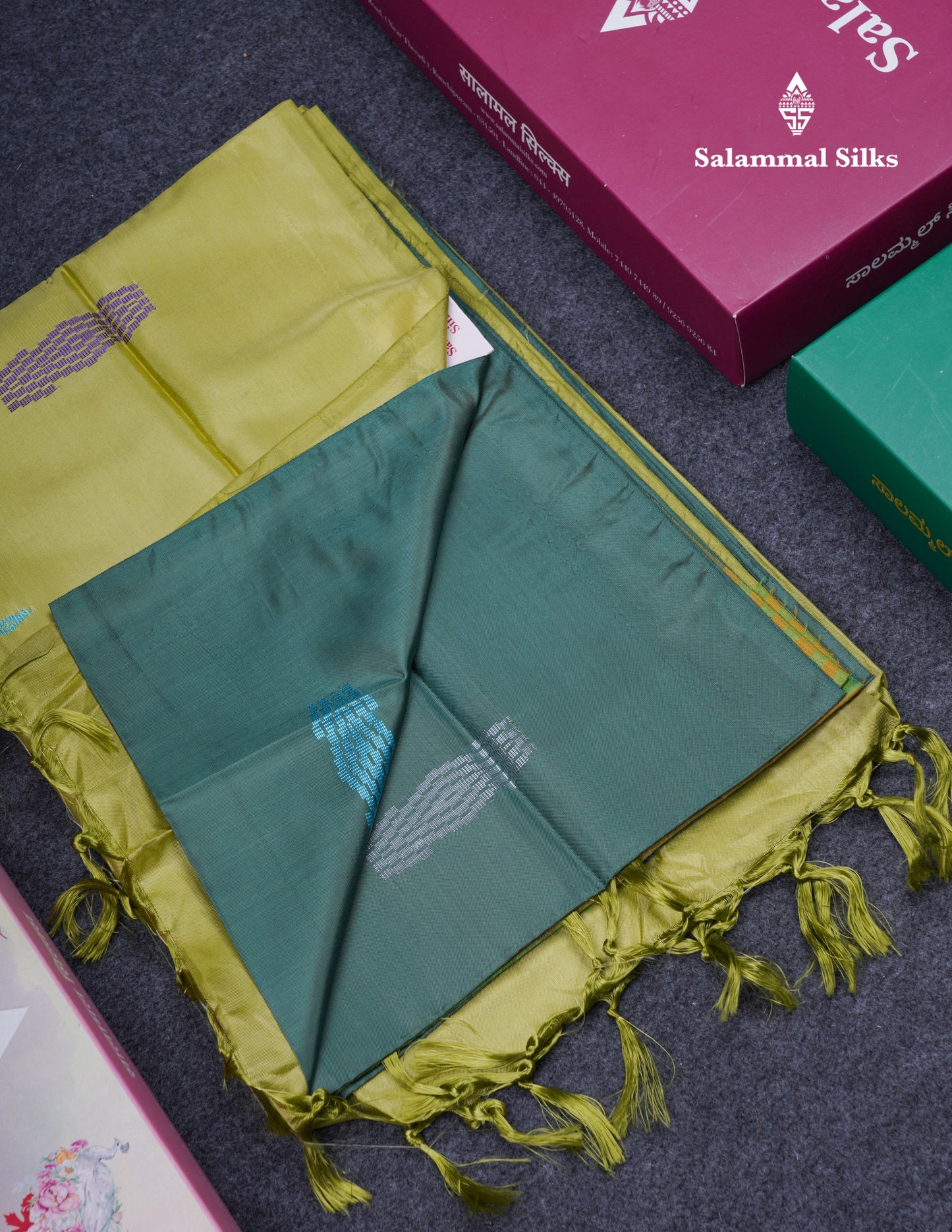 Green Shade Thread work Buttas Banana Pinth Saree (Vaazhainaar Pattu) With Contrast Parrot Green Blouse