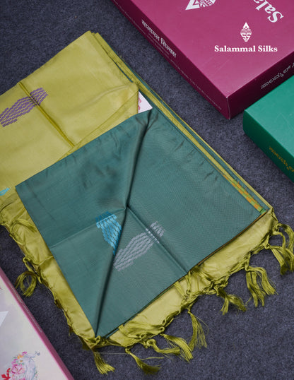 Green Shade Thread work Buttas Banana Pinth Saree (Vaazhainaar Pattu) With Contrast Parrot Green Blouse
