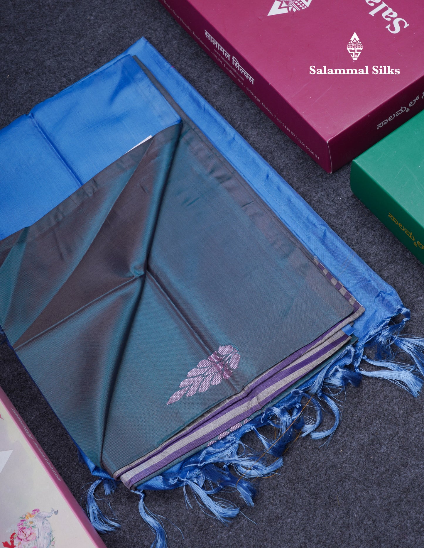 Dual Tone Blue Thread work Buttas Banana Pinth Saree (Vaazhainaar Pattu) With Contrast Blue Blouse