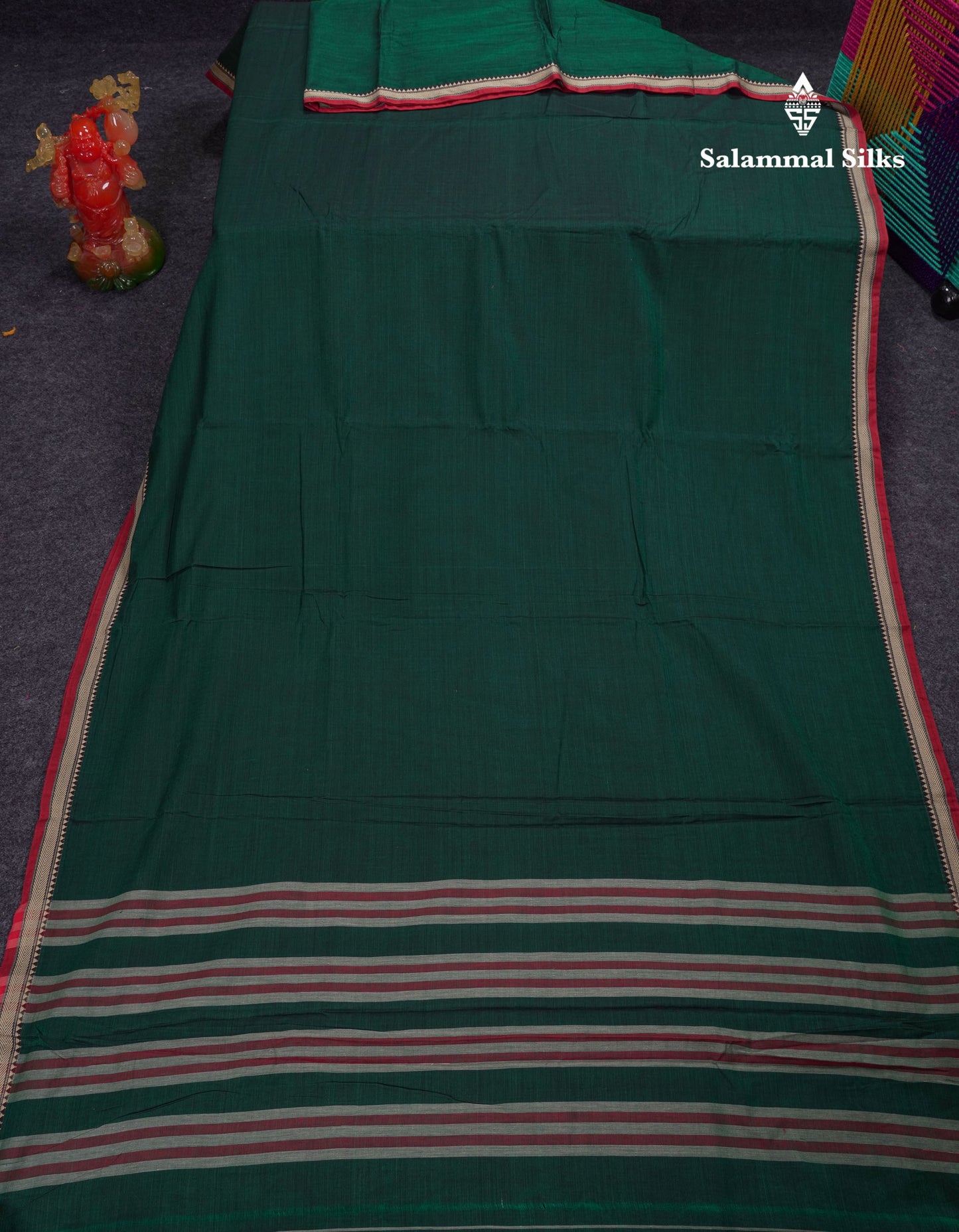 Beautiful Dual Tone Magenta Plain Pure Cotton Saree With Traditional Small Thread Work Border
