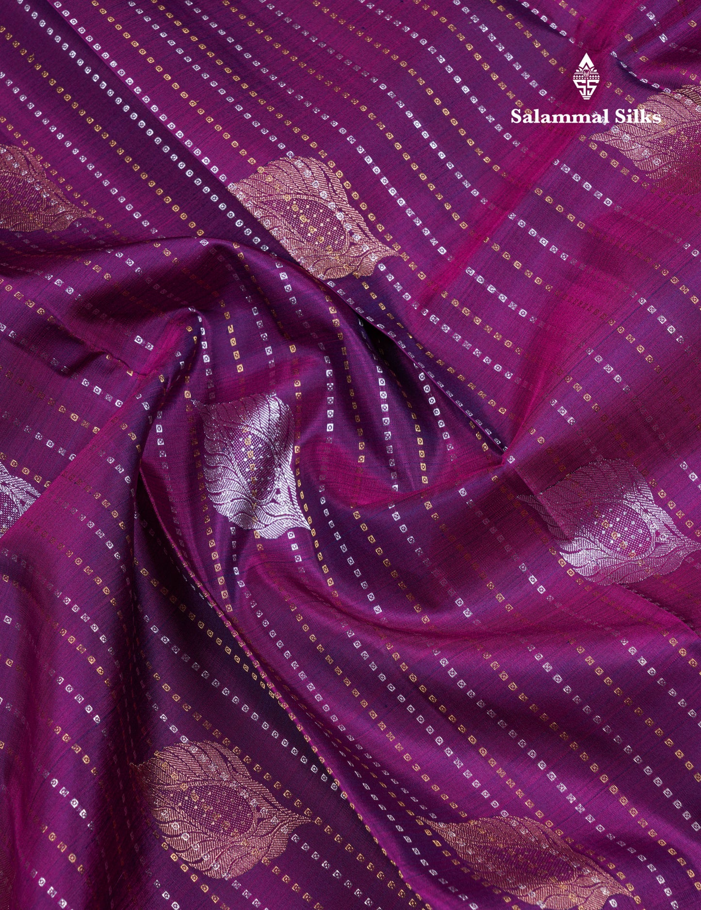 Magenta Pure Kanjivaram Silk Saree With Contrast Navy Blue Border