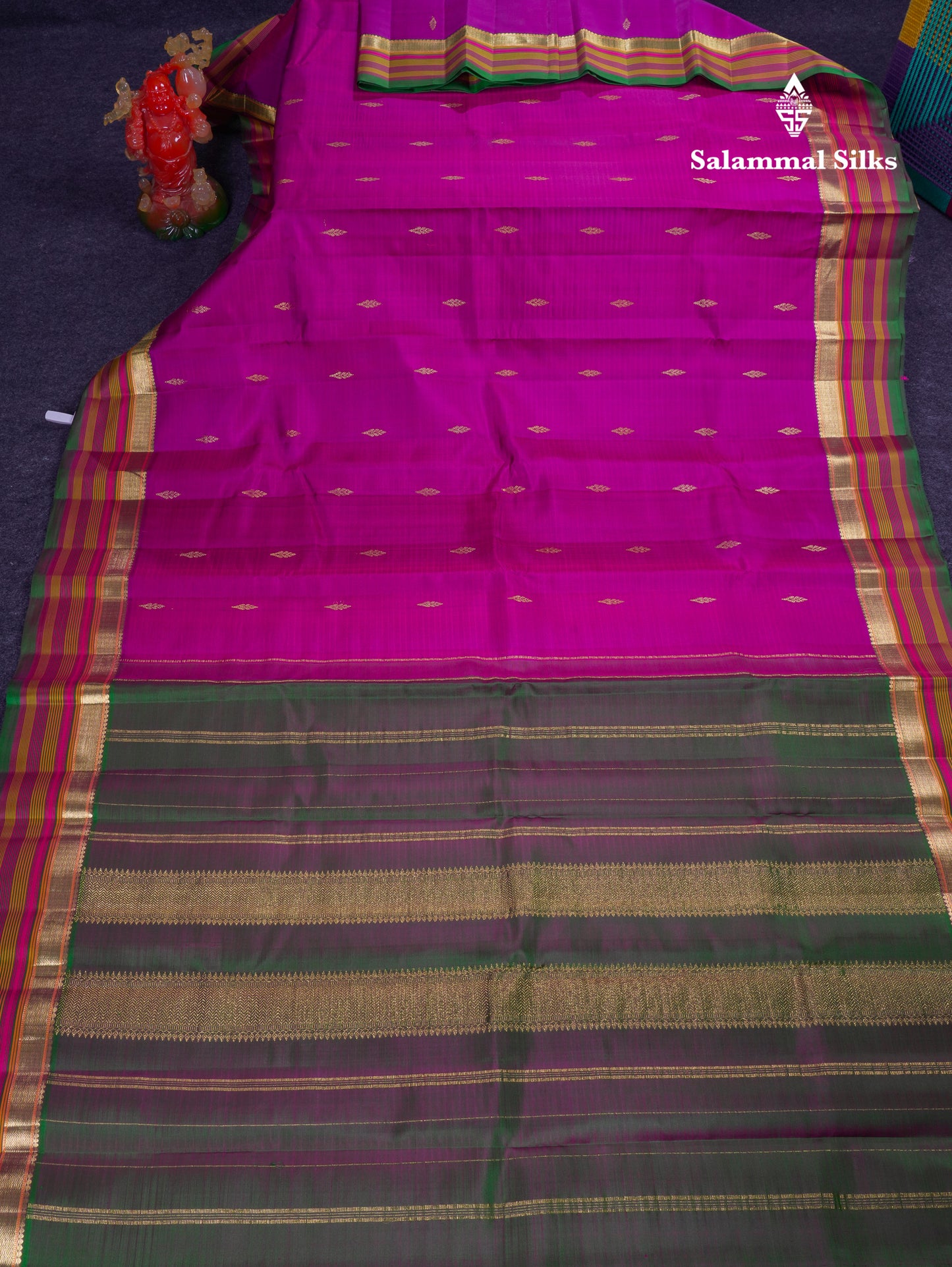 Beautiful Magenta Pure Kanjivaram Silk Saree With Traditional Border