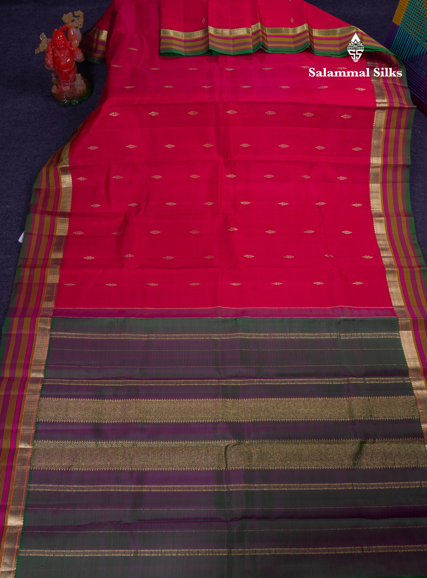 Beautiful Magenta Pure Kanjivaram Silk Saree With Traditional Border