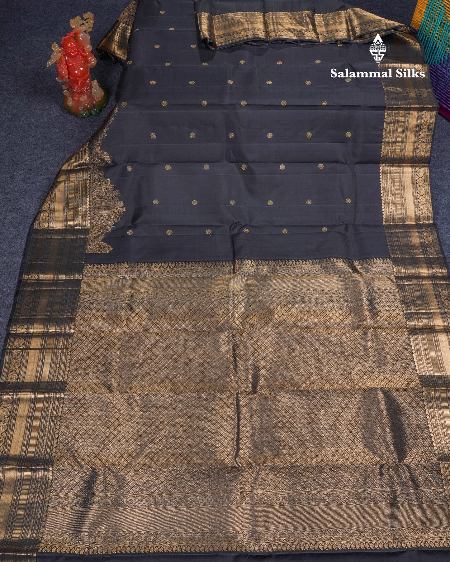 Beautiful Black Pure Kanjivaram Silk Saree With Traditional & Turning Border