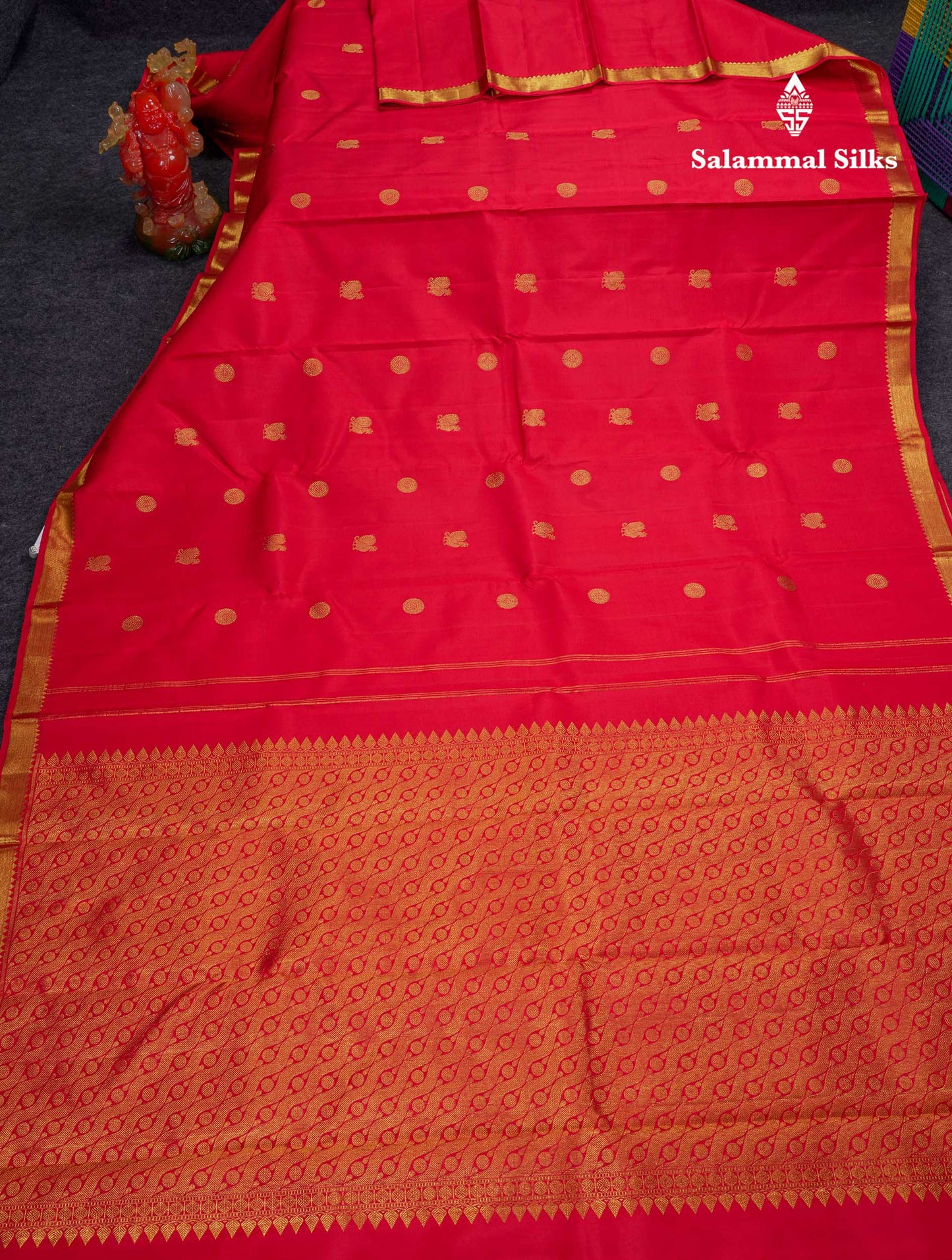 Beautiful Chilly Red Peacock & Chakaram Butta Pure Kanjivaram Silk Saree With Small Traditional Border