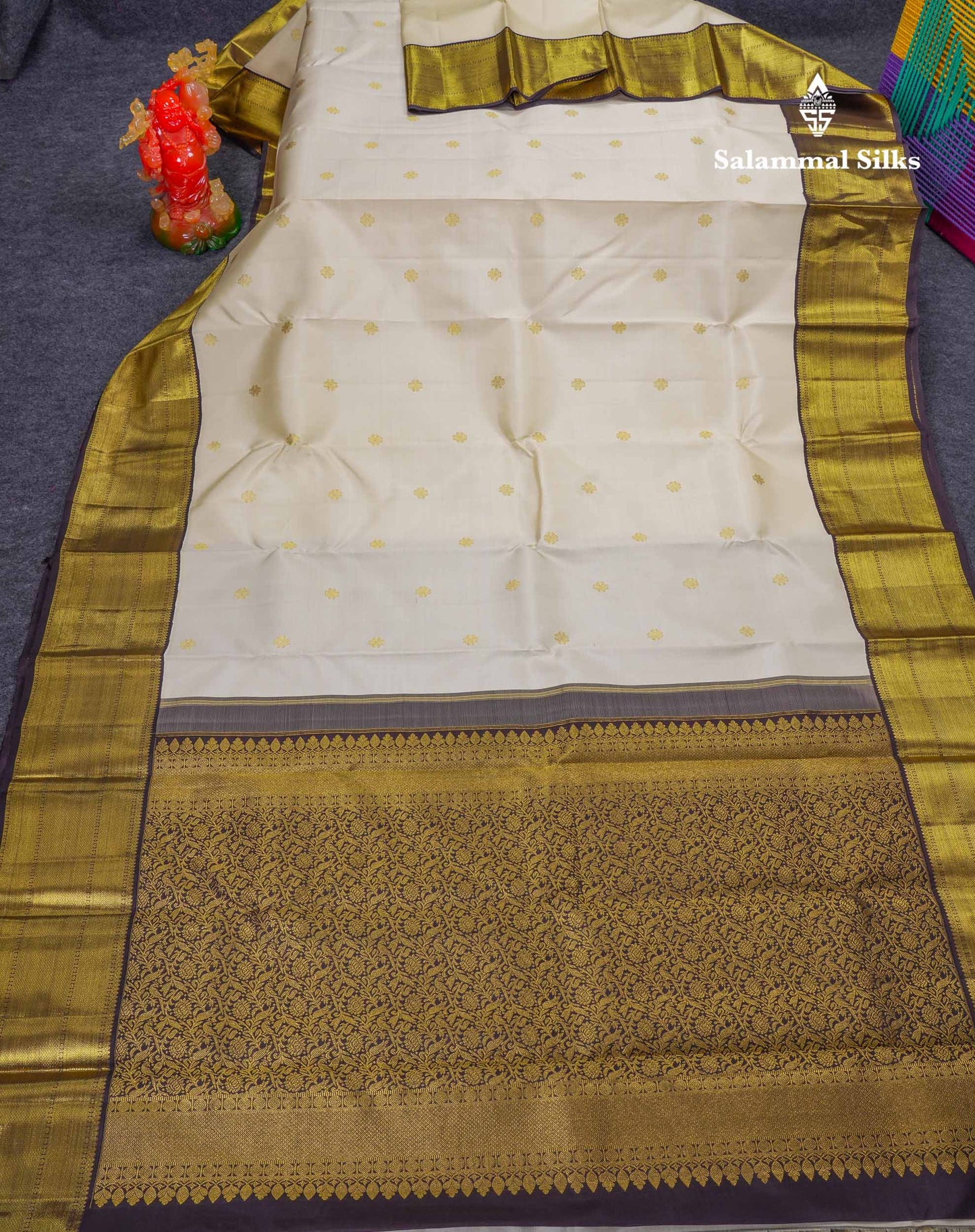 Korvai Beautiful Cream Pure Kanjivaram Silk Saree With Contrast Dark Brown Traditional Border