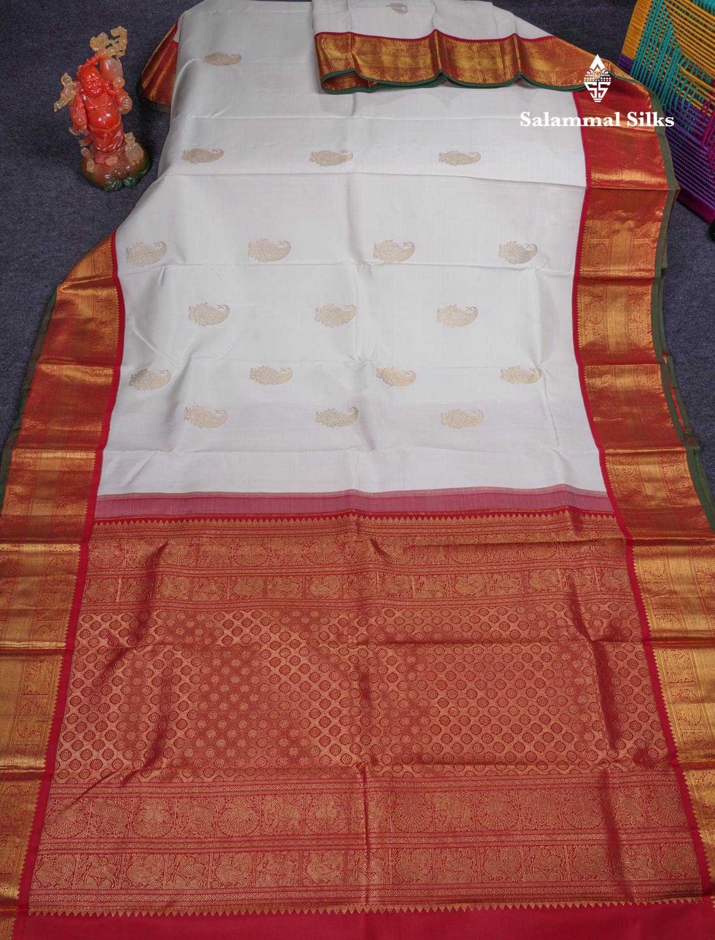 Koravi White Pure Kanjivaram Silk Saree With Contrast Chilly Red Traditional Border
