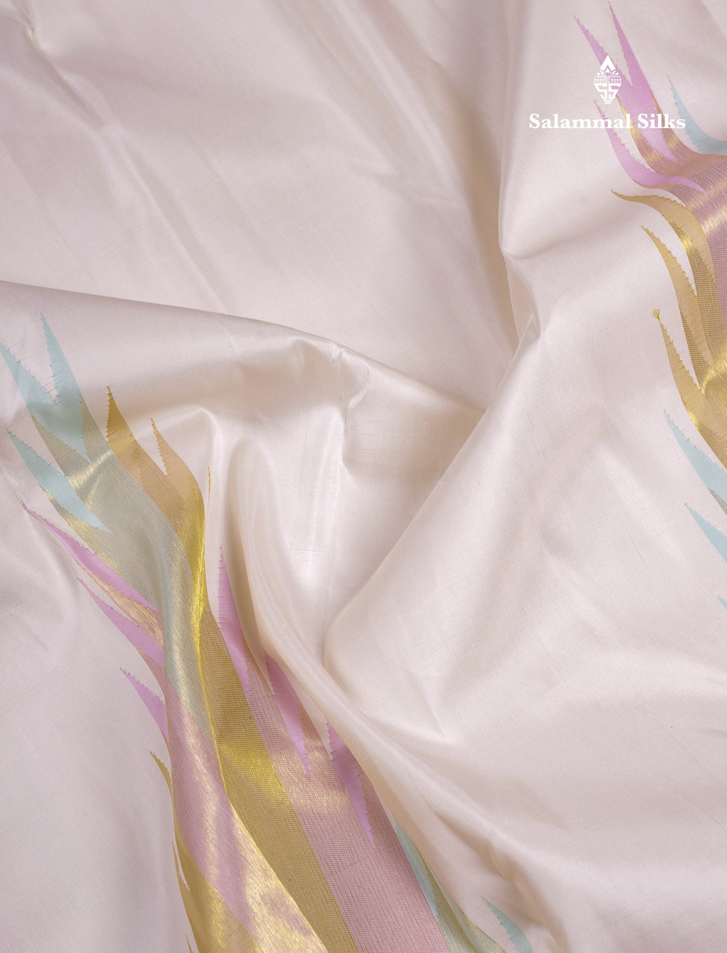 Beautiful Cream White 8Kol Pure Kanjivaram Silk Saree With Traditional Temple Border
