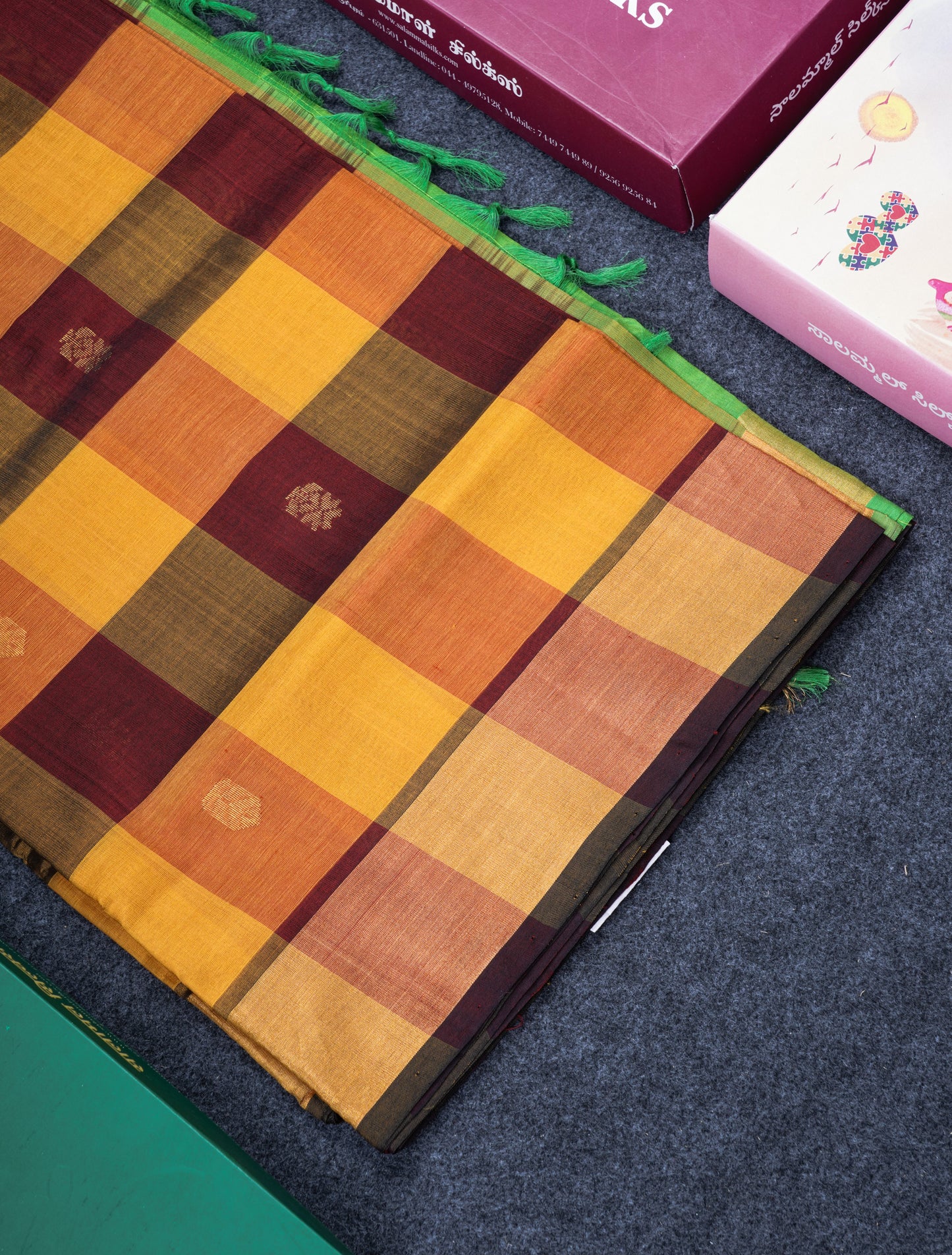 Beautiful Paalum Pazham Checks Handloom Pure Silk Cotton Saree With Contrast Parrot Green Blouse