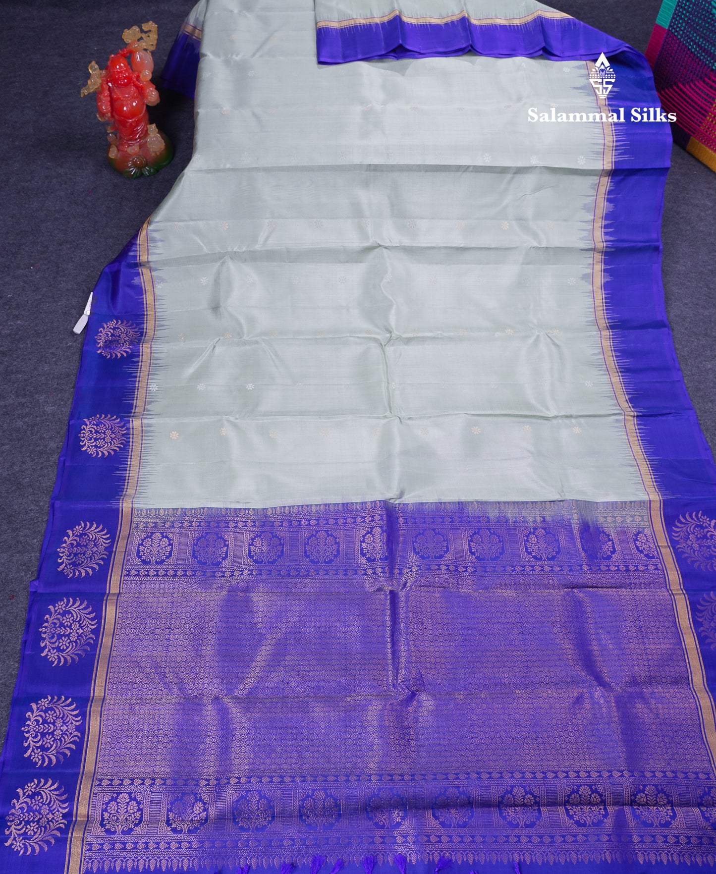 Beautiful Dual Tone Rexona Green Pure Kanjivaram Silk Saree With Contrast Navy Blue Fancy Border