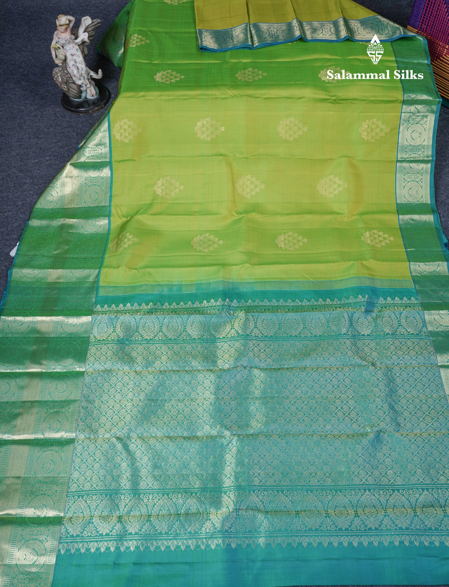 Dual Tone Parrot Green Pure Kanjivaram Silk Saree With Contrast Sapphire Green Long Border