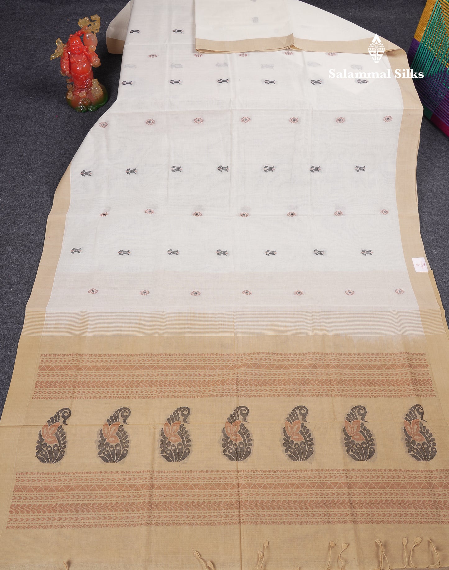 Beautiful White Thread Work Butta Handloom Pure Cotton Saree With Contrast Cream Sandal Blouse