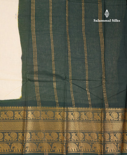 Beautiful Half White Plain Sungudi Cotton Saree With Contrast Bottle Green Traditional Long Border