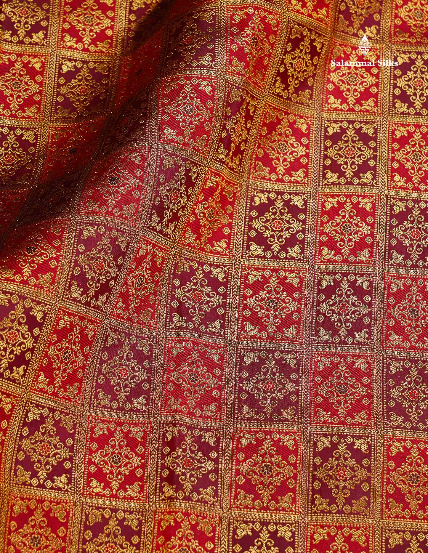 Bridal Pure Kanjivaram Silk Saree - Maroon Colour Body With Contrast Chilly Red Traditional Evening Morning Border