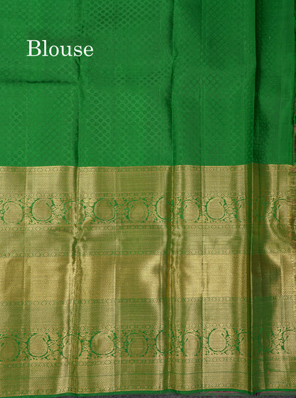 Beautiful Magenta Bridal Pure Kanjivaram Silk Saree With Traditional Evening Morning Border