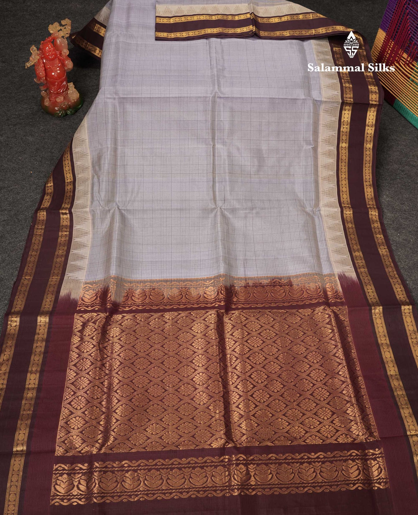 Beautiful Light Grey Pure Silk Cotton Saree With Contrast Dark Purple Traditional Rettapet Border