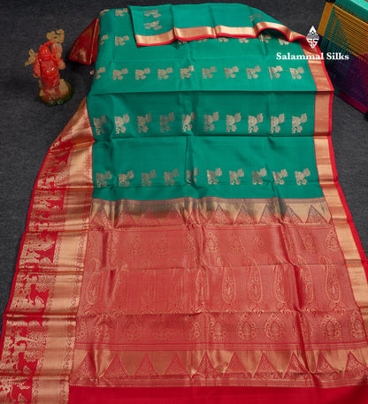 Beautiful Peacock Green Pure Kanjivaram Silk Saree With Contrast Chilly Red Traditional Pallaku Evening Morning Border
