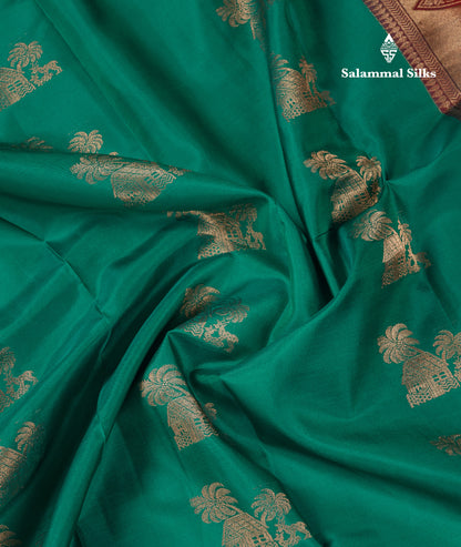 Beautiful Peacock Green Pure Kanjivaram Silk Saree With Contrast Chilly Red Traditional Pallaku Evening Morning Border