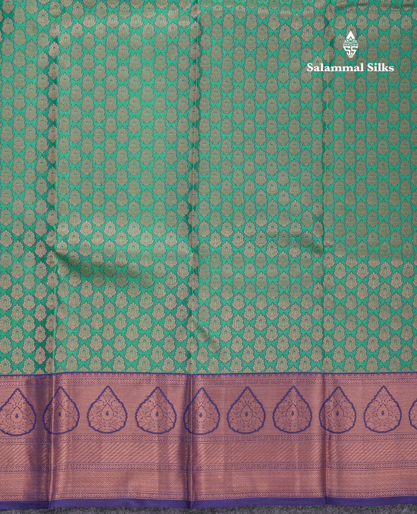 Beautiful Green Bridal Pure Kanjivaram Silk Saree With Contrast Navy Blue Border