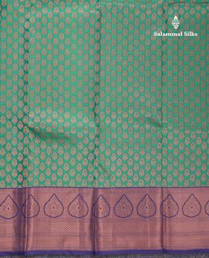Beautiful Green Bridal Pure Kanjivaram Silk Saree With Contrast Navy Blue Border