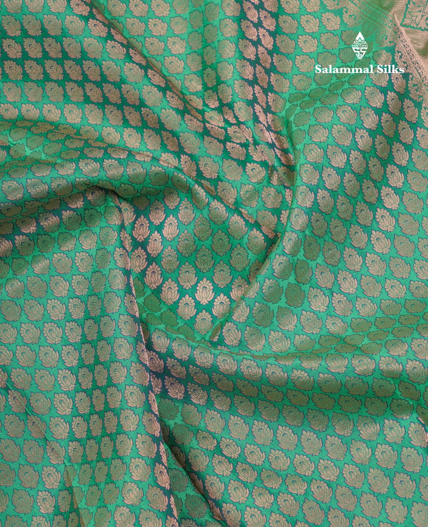 Beautiful Green Bridal Pure Kanjivaram Silk Saree With Contrast Navy Blue Border