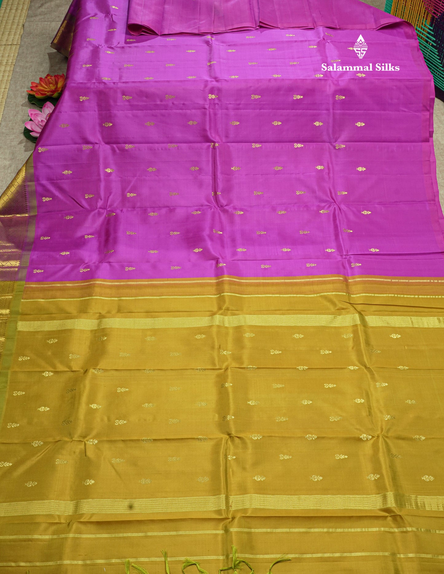 Magenta Pure Kanjivaram Silk Saree With One Side Traditional Border