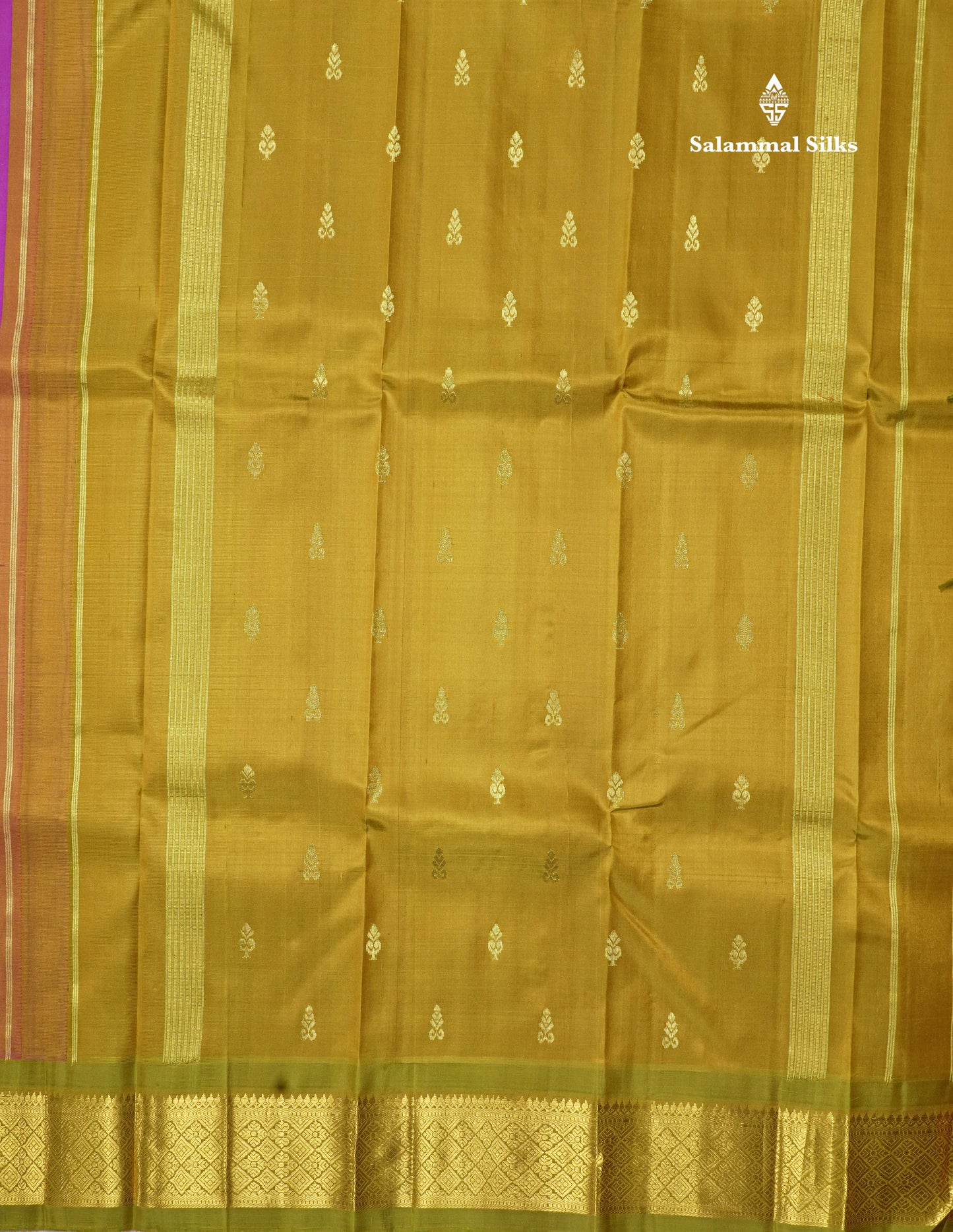 Magenta Pure Kanjivaram Silk Saree With One Side Traditional Border