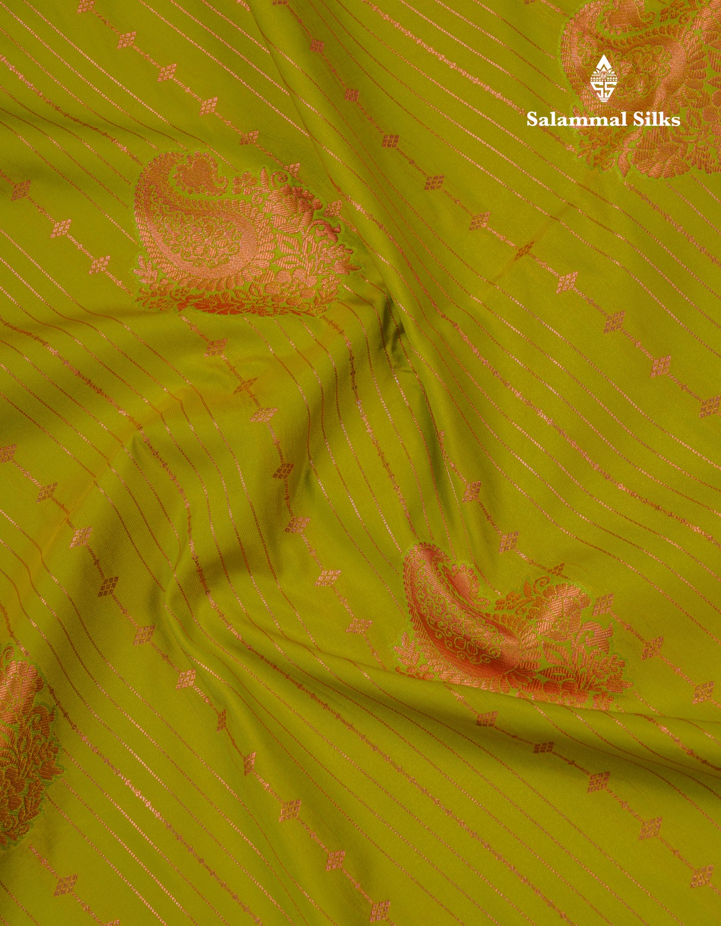 Manthulir Green Semi Silk Saree With Contrast Violet Blouse